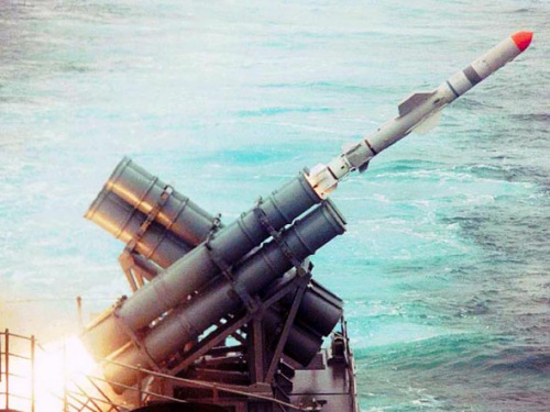 资料图:美制"捕鲸叉"式反舰导弹资料图:美制"捕鲸叉"式反舰导弹中新网