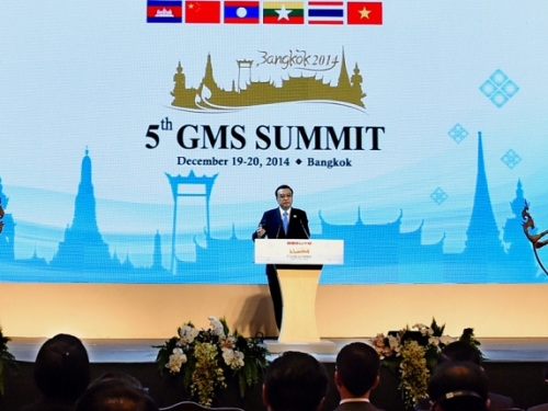 12月20日,国务院总理李克强在曼谷出席大湄公河次区域经济合作第五次领导人会议开幕式。记者饶爱民摄 12月20日,国务院总理李克强在曼谷出席大湄公河次区域经济合作第五次领导人会议开幕式。记者饶爱民摄