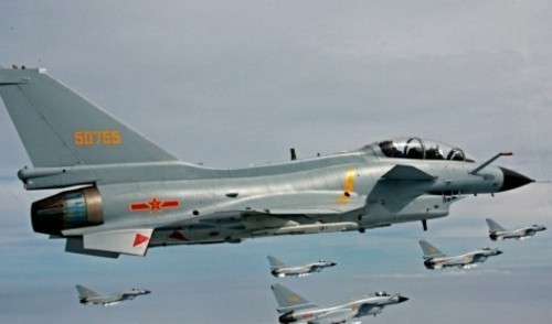 资料图:中日军机在东海上空“超近距离”对峙。 资料图:中日军机在东海上空“超近距离”对峙。