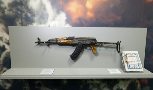 拉登生前随身携带的AK-47突击步枪 拉登生前随身携带的AK-47突击步枪