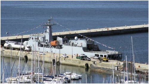 1月29日,尼日利亚海军F 91舰 被拍摄于驶往尼日利亚途中停靠南非港口城市开普敦。 1月29日,尼日利亚海军F 91舰 被拍摄于驶往尼日利亚途中停靠南非港口城市开普敦。