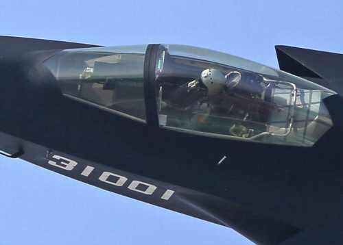 外媒:中国或设计全新舰载机 技术指标接近歼20