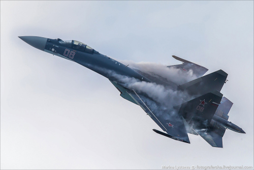 资料图:进行飞行表演的苏-35战斗机 资料图:进行飞行表演的苏-35战斗机