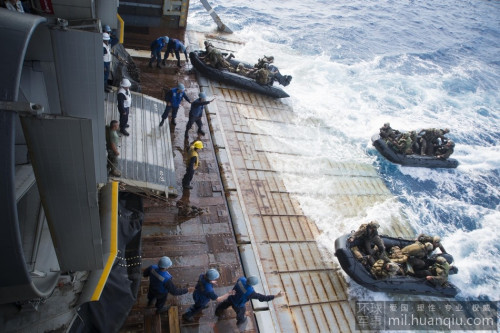 数千驻日美军与菲军练登陆战 数千驻日美军与菲军练登陆战