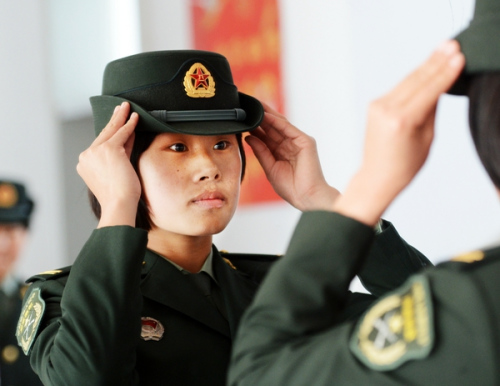 中新网3月16日电 据军报记者网报道,在济南军区驻湖北某装甲旅,来自