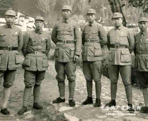 赖传珠:率军解放海南岛 要子女不做"三门"干部(3)-中新网