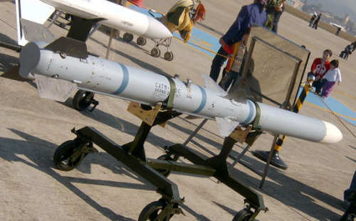 美国最新型先进中距空空导弹完成作战测试