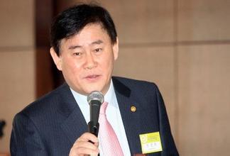 资料图片:韩国经济副总理崔炅焕。 资料图片:韩国经济副总理崔炅焕。