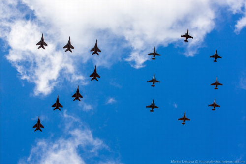 俄军出动140架战机参加阅兵彩排 气势超恢弘(组图) 俄军出动140架战机参加阅兵彩排 气势超恢弘(组图)