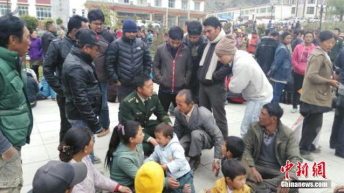 图为西藏日喀则市吉隆县吉隆镇现场。 李国伟 摄 图为西藏日喀则市吉隆县吉隆镇现场。 李国伟 摄