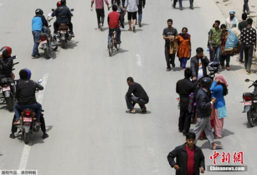 2015年4月26日,尼泊尔加德满都,尼泊尔大地震后余震不断,民众疏散。 2015年4月26日,尼泊尔加德满都,尼泊尔大地震后余震不断,民众疏散。