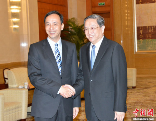 5月2日晚,全国政协主席俞正声(右)在上海会见中国国民党主席朱立伦。<a target='_blank' href='http://www.chinanews.com/'>中新社</a>发 葛凤章 摄 5月2日晚,全国政协主席俞正声(右)在上海会见中国国民党主席朱立伦。<a target='_blank' href='http://www.chinanews.com/'>中新社</a>发 葛凤章 摄