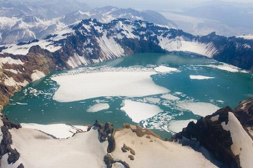 图为诺瓦拉普火山 图为诺瓦拉普火山
