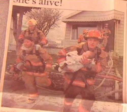 17��ǰ�������˹��ͬ���ڻ𳡾ȳ�ŮӤ�Ļ��档