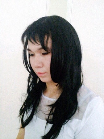 看到女友考前焦虑,扎达莫夫竟然戴上假发、乔装女人替女友应考。 看到女友考前焦虑,扎达莫夫竟然戴上假发、乔装女人替女友应考。