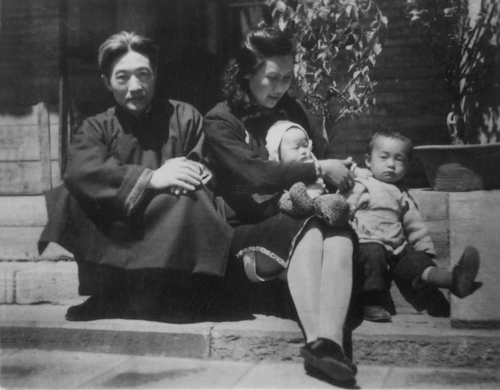 1948�꣬�챯��������ξ��ġ���������ƽ��Ů��������Ӱ�� ͼƬ��Դ����������ѧԺ�ٷ���վ