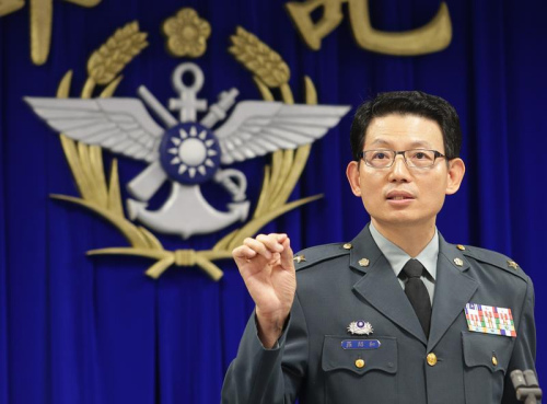 台湾防务部门发言人罗绍和1日表示,有关战机涂装修饰,绝对没有承受任何压力。(台湾“中央社”/谢佳璋 摄) 台湾防务部门发言人罗绍和1日表示,有关战机涂装修饰,绝对没有承受任何压力。(台湾“中央社”/谢佳璋 摄)