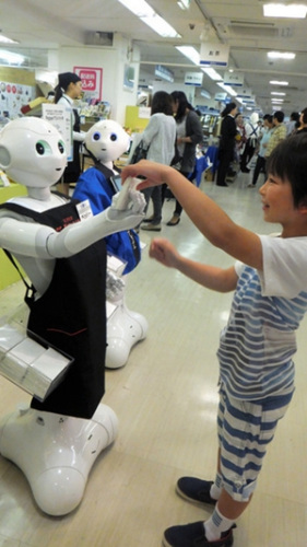 日本现机器人打工仔。 日本现机器人打工仔。