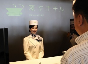 “美女”服务员。 “美女”服务员。