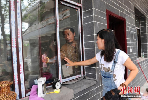 “辞职看世界”女教师因爱情定居成都开客栈。 安源 摄 “辞职看世界”女教师因爱情定居成都开客栈。 安源 摄