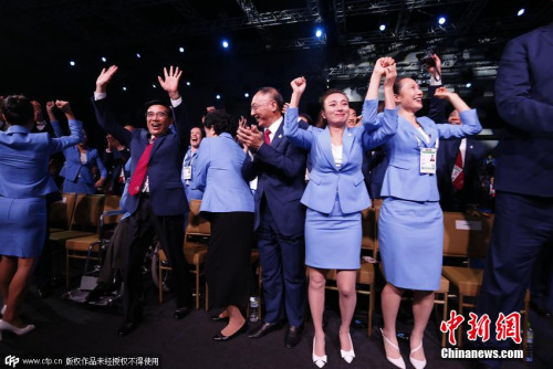 图为北京成功获得2022年冬奥会的举办权。本次申办冬奥会成功,对北京来说意义非凡。奥林匹克的百年历史中,从未有一座城市同时举办过夏季奥运会和冬季奥运会。 图为北京成功获得2022年冬奥会的举办权。本次申办冬奥会成功,对北京来说意义非凡。奥林匹克的百年历史中,从未有一座城市同时举办过夏季奥运会和冬季奥运会。