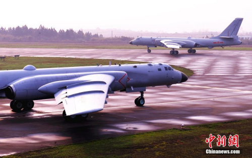 中国空军轰-6K轰炸机飞赴西太训练 中国空军轰-6K轰炸机飞赴西太训练