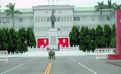 台湾陆军司令部(图为司令部大门)发生士兵偷拍丑闻。 来源:台湾《联合晚报》 台湾陆军司令部(图为司令部大门)发生士兵偷拍丑闻。 来源:台湾《联合晚报》