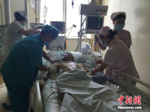 8��15��14�����ң��й�������Ӧ����Ԯ�ӣ��Ӻ��ı�ը�����ھȳ�һ���Ҵ��ߡ���ʱ�Ҵ����ڼ�װ���У���ʶ������۽����ˡ���254ҽԺ��Ϥ�����۱�ը�¹ʵڶ����Ҵ��ߺ���Ⱥ��δ����Σ�ա�ҽԺ���ܣ�����Ŀǰ��δ����Σ�գ���ȷ�������Դ��ڣ������л���ȫ�����Σ��Դ��ڲ�Σ״̬��Ժ���ṩ 8��15��14�����ң��й�������Ӧ����Ԯ�ӣ��Ӻ��ı�ը�����ھȳ�һ���Ҵ��ߡ���ʱ�Ҵ����ڼ�װ���У���ʶ������۽����ˡ���254ҽԺ��Ϥ�����۱�ը�¹ʵڶ����Ҵ��ߺ���Ⱥ��δ����Σ�ա�ҽԺ���ܣ�����Ŀǰ��δ����Σ�գ���ȷ�������Դ��ڣ������л���ȫ�����Σ��Դ��ڲ�Σ״̬��Ժ���ṩ