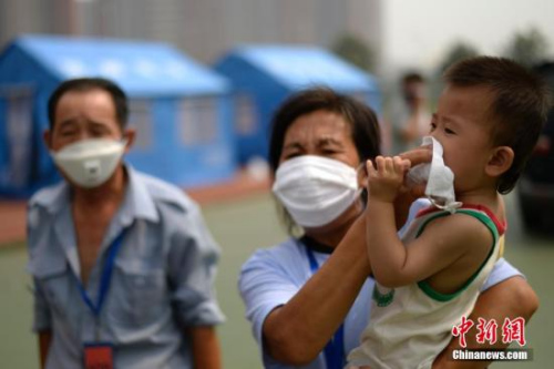 8��15�����磬���ڴ�������������������С���롣Ŀǰ�����õ��ѧ¥�ڻ��б������ڣ��ٳ����������������Ѿ��󲿷�ת�ơ� <a target='_blank' href='http://www.chinanews.com/'>������</a>�� ���� ��