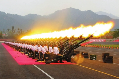 ���ڲ����ھ���ĳѵ�����ؽ���ʵ�������������侯��ͼ