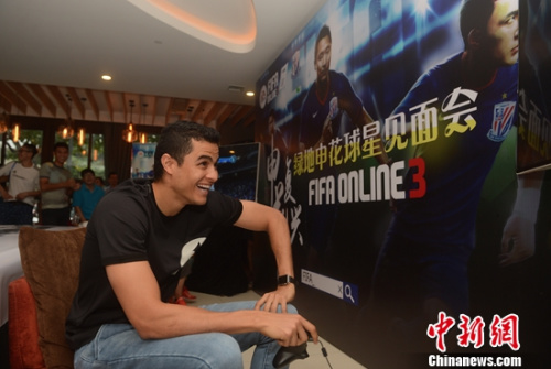 游戏中聚精会神的莫雷诺。 游戏中聚精会神的莫雷诺。