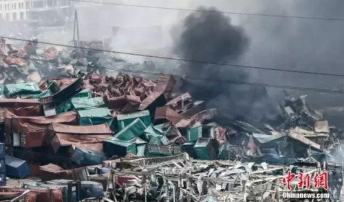 8��14�����磬������������ը�¹��ֳ�����δɢ����Ť�����εļ�װ��һƬ�ǽ塣<a target='_blank' href='http://www.chinanews.com/'>������</a>���ź���