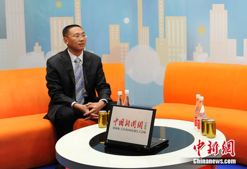 加多宝集团党委书记庞振国做客<a target='_blank' href='http://www.chinanews.com/' >中新网</a>视频访谈间 加多宝集团党委书记庞振国做客<a target='_blank' href='http://www.chinanews.com/' >中新网</a>视频访谈间