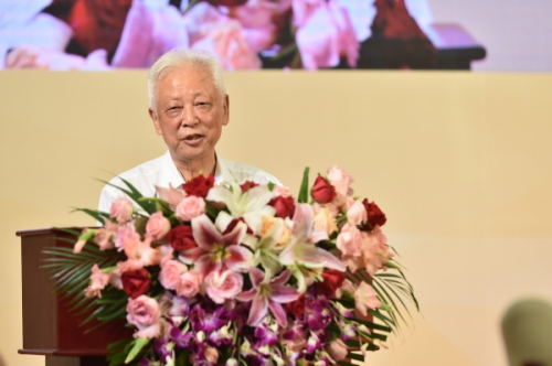 十一届全国人大副委员长周铁农 十一届全国人大副委员长周铁农