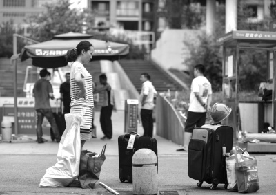 �ڱ�ը�ֳ�������С����һ���������ڿ��ܴ�����ļ���ȡ������Ʒ(����8��14��)������ʱ��������������