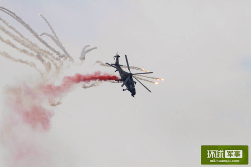 直-10武装直升机精彩特技表演 直-10武装直升机精彩特技表演