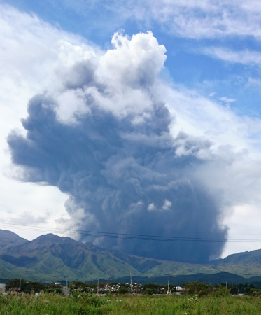 火山喷发现场。 火山喷发现场。
