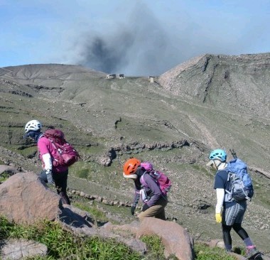 该火山此前就曾出现喷发迹象, 该火山此前就曾出现喷发迹象,