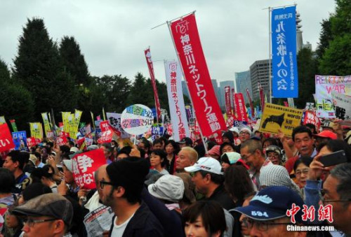 百万人抗议安保法。 百万人抗议安保法。