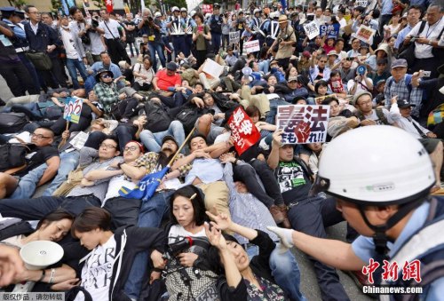 日本民众连日集会,抗议安保法。 日本民众连日集会,抗议安保法。