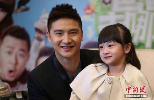 资料图:田亮和女儿森碟。<a target='_blank' href='http://www.chinanews.com/'>中新社</a>发 泱波 摄 资料图:田亮和女儿森碟。<a target='_blank' href='http://www.chinanews.com/'>中新社</a>发 泱波 摄