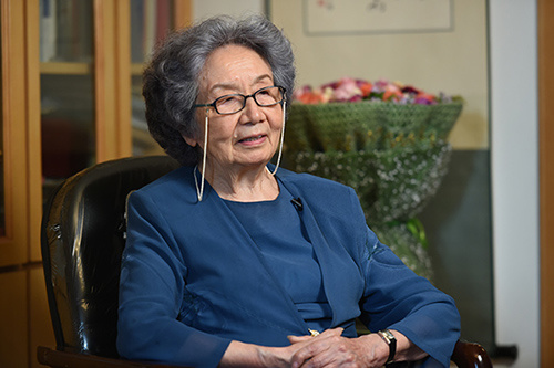 叶嘉莹在家中接受本网专访 叶嘉莹在家中接受本网专访