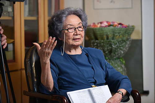 叶嘉莹在家中接受本网专访 叶嘉莹在家中接受本网专访