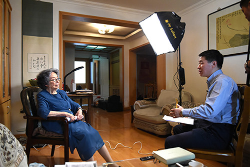 叶嘉莹在家中接受本网专访 叶嘉莹在家中接受本网专访