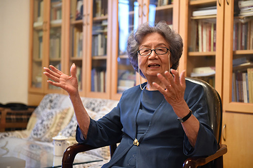 叶嘉莹在家中接受本网专访 叶嘉莹在家中接受本网专访