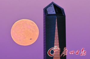 在西班牙马德里,一轮“超级月亮”正挂在天空中。(资料图片) 在西班牙马德里,一轮“超级月亮”正挂在天空中。(资料图片)