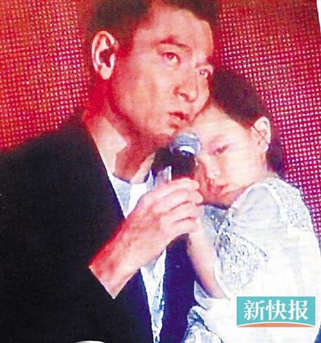 刘德华与女儿 图片来源:金羊网 刘德华与女儿 图片来源:金羊网