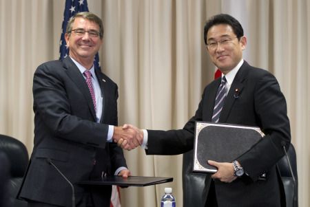 日媒外长举行会谈。 日媒外长举行会谈。