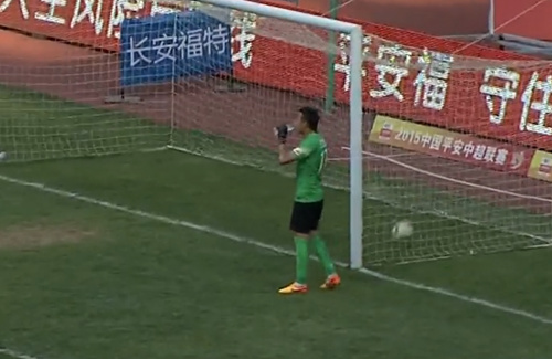 进球瞬间隋维杰还在喝水。图片来源:视频截图 进球瞬间隋维杰还在喝水。图片来源:视频截图