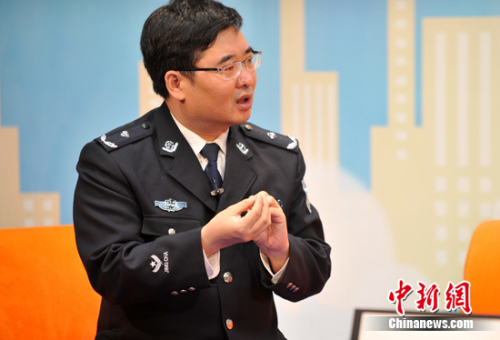 刑法修正案(九)2015年11月1日起正式施行,关于收买被拐卖儿童也将被追责的新规受到热议,公安部刑侦局打拐办主任陈士渠近日做客<a target='_blank' href='http://www.chinanews.com/' >中新网</a>视频访谈,为网友详细解读。<a target='_blank' href='http://www.chinanews.com/' >中新网</a> 李霈韵摄 刑法修正案(九)2015年11月1日起正式施行,关于收买被拐卖儿童也将被追责的新规受到热议,公安部刑侦局打拐办主任陈士渠近日做客<a target='_blank' href='http://www.chinanews.com/' >中新网</a>视频访谈,为网友详细解读。<a target='_blank' href='http://www.chinanews.com/' >中新网</a> 李霈韵摄